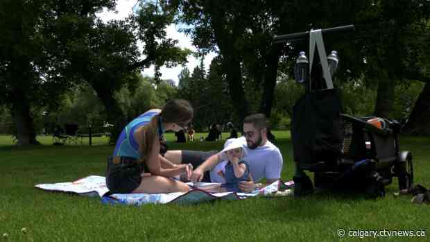 Calgarians soak up sunshine on the first weekend of summer