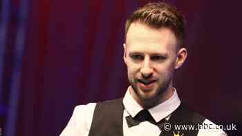 Tour Championship: World champion Judd Trump eases past John Higgins to reach semi-finals
