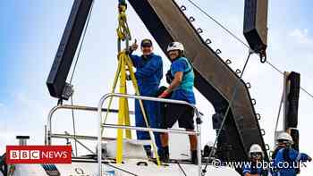 Mariana Trench: Don Walsh's son repeats historic ocean dive