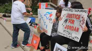 Gathering in Saskatoon calls for justice for missing and murdered Indigenous people - CBC.ca