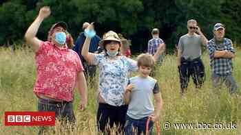 Hundreds protest in Cardiff over Velindre hospital plan