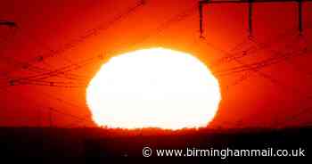 Met Office issues rare 'heat alert' warning ahead of 30C temperatures