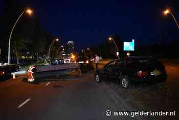 Aanhanger met auto over de kop in Lent, hinder voor verkeer
