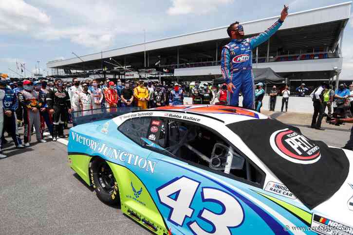 Bubba Wallace receives outpouring of support before NASCAR race