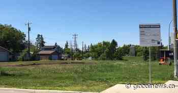 Southeast Edmonton residents speak out against supportive housing complex - Global News