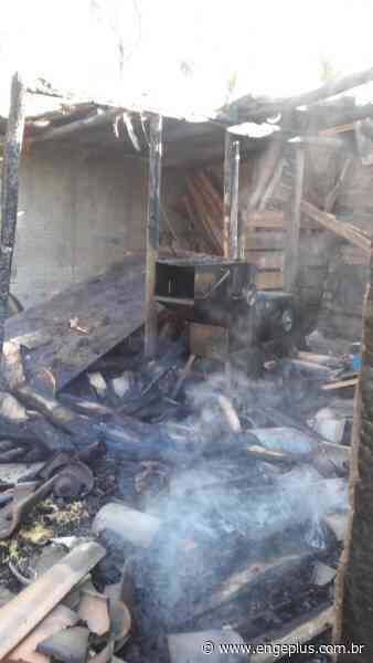 Paiol é atingido por incêndio em Cocal do Sul - Engeplus