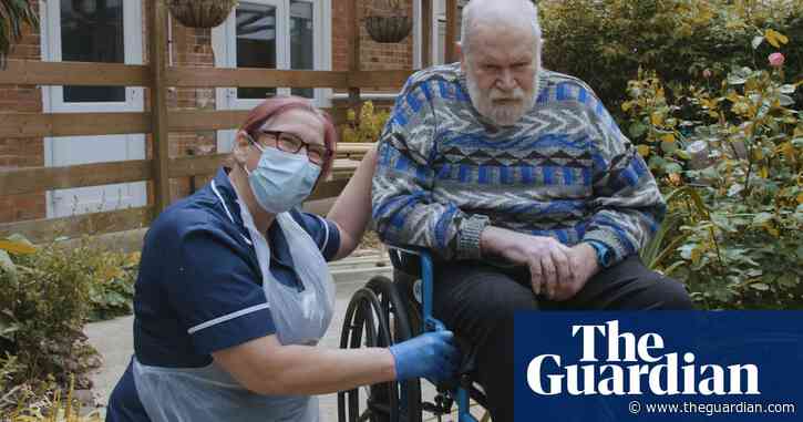 Masks, beers and 2m visits: life in a care home after a coronavirus outbreak – video