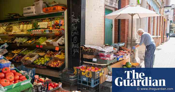 UK shoppers choose local grocers and online stores in Covid-19 crisis