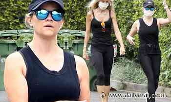 Reese Witherspoon chats to yoga instructor on Brentwood walk