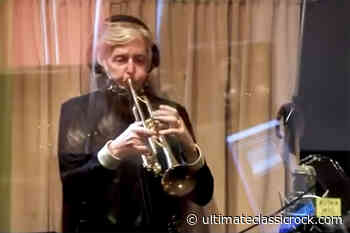 Watch Paul McCartney Play Trumpet With Elvis Costello, Dave Grohl - Ultimate Classic Rock