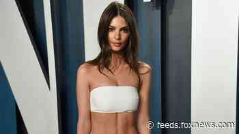 Emily Ratajkowski debuts new blonde hair
