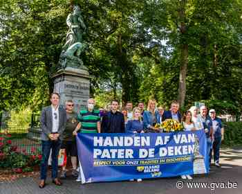 Vlaams Belang voert actie voor behoud standbeeld pater De Deken: “Het staat er goed” - Gazet van Antwerpen