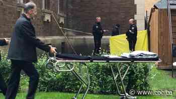 Law office security footage captures Saskatoon man's dying moments and then thieves looting body - CBC.ca