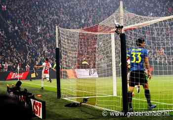 Fans weer welkom in eredivisie: ‘Maar wie mag naar Ajax-Feyenoord en wie naar Ajax-RKC?’