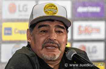 Internet: Das Gesäß Gottes: Fußball-Ikone Diego Maradona zieht sich beim Tanzen die Hose runter – mit Video! - SÜDKURIER Online