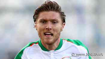 Jeff Hendrick: Burnley announce departure of Republic of Ireland midfielder