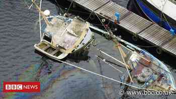 Glasson Dock Marina: Sinking boat leaves large fuel slick
