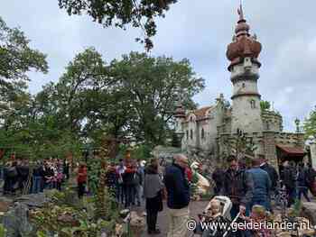Veel te druk in Efteling: ‘Wachtrijen werden zo lang dat paden vol kwamen te staan’