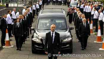 Hundreds line streets as veteran republican’s remains return home