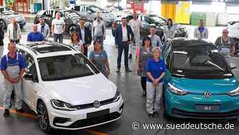 Wehmut bei VW-Werkern: Der letzte Verbrenner aus Zwickau - Süddeutsche Zeitung
