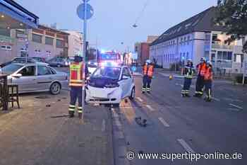 Unfall in Langenfeld: Auto kollidieren im Kreuzungsbereich - Kreis Mettmann - Supertipp Online