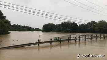 Houston Area Flooding Strands Motorists - The Weather Channel