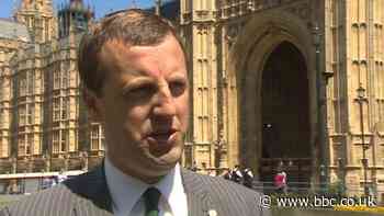 AS yn cael rhybudd heddlu ac yn ymddiheuro