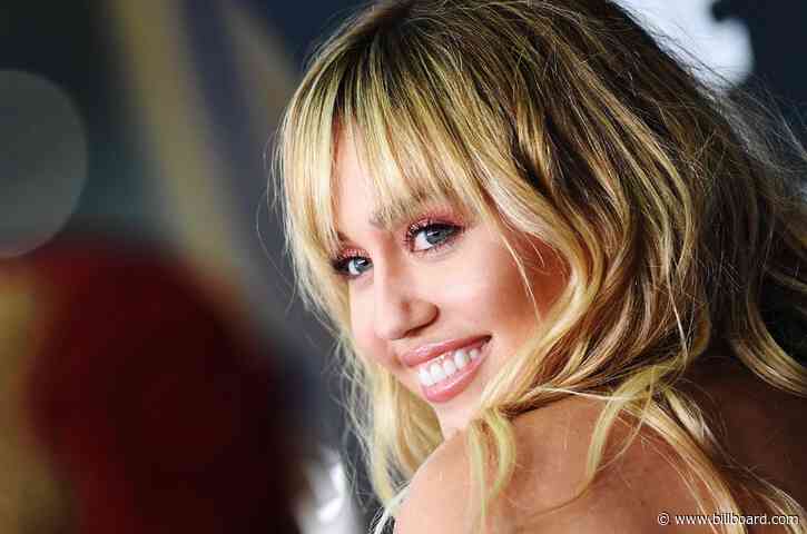 Miley Cyrus Covers the Beatles’ ‘Help!’ at ‘Global Goal’ Concert