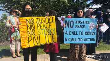 Hundreds gather for rally outside Peel police headquarters, demanding 'justice' for Ejaz Choudry