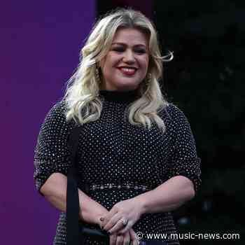 Kelly Clarkson thanks estranged husband after winning first Daytime Emmy