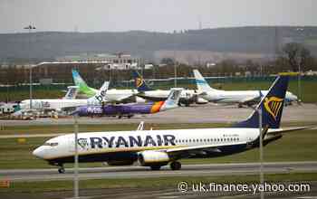 Coronavirus: Ryanair threatens job losses if pilots don't accept pay cut