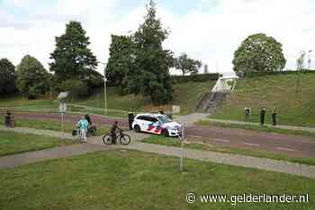 Man in kritieke toestand op straat aangetroffen in Arnhem, politie houdt alle scenario’s open