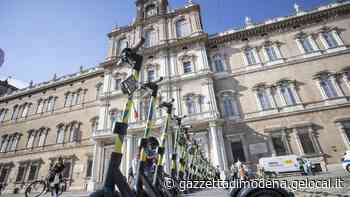 Modena Monopattino Togo Record di noleggi «Servono norme per la sicurezza» - La Gazzetta di Modena