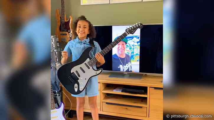 Tom Morello Of Rage Against The Machine Gifted One Of His Guitars To A 10-Year-Old Rocker Girl
