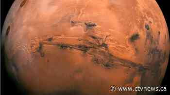 How many humans are needed to start a colony on Mars?