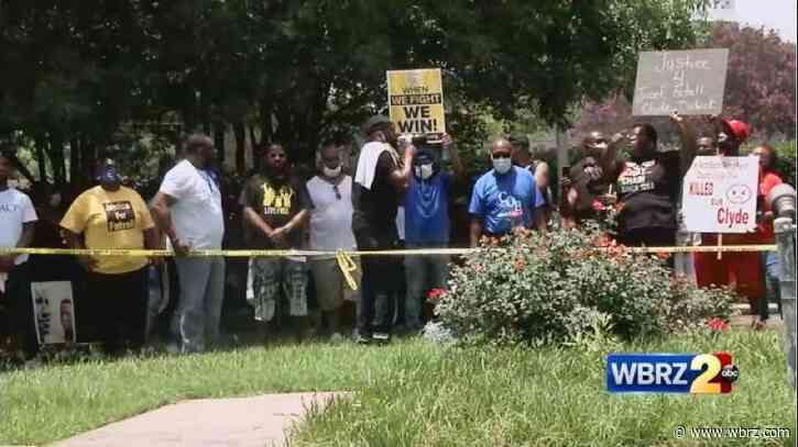Protesters demand for removal of Confederate statue in Port Allen