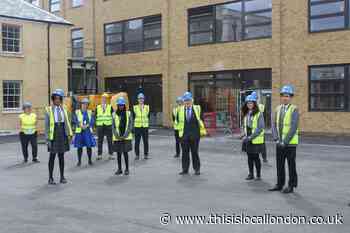 Boris visits rebuilt Ealing Fields High School