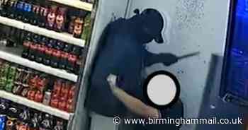 Watch: Armed thugs hold G4S driver at knifepoint for shop cash machine