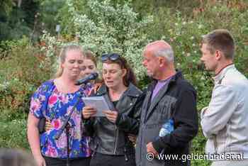 Emotionele herdenking voor in Ede gedode Shelley (22): ,,Ze is toegetakeld als een beest in het slachthuis”