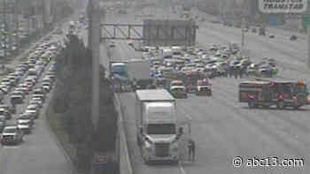 18-wheeler slams into back of stalled Mercedes on Katy Freeway - KTRK-TV