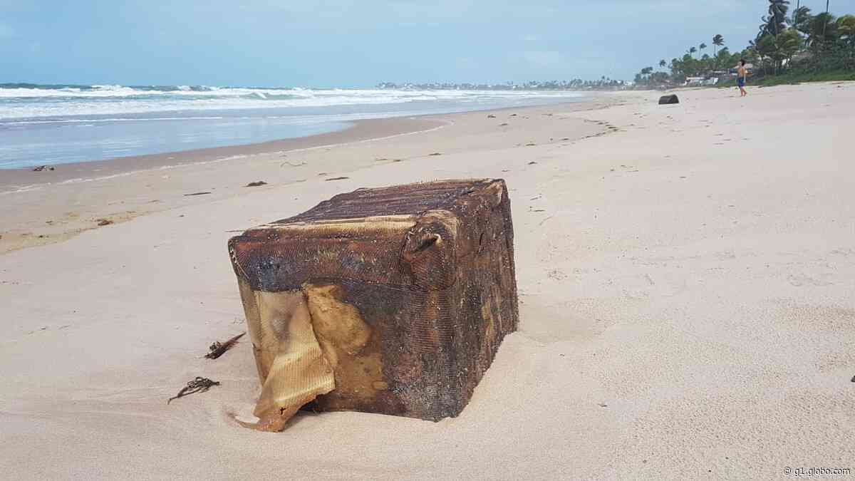 Caixas misteriosas voltam a aparecer em praias de Ipojuca, no litoral de Pernambuco - G1