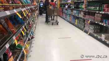 Alberta Safeway workers vote in favour of strike after company ends COVID-19 'hero pay'