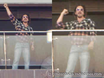 SRK wore a shirt worth half a lakh at home