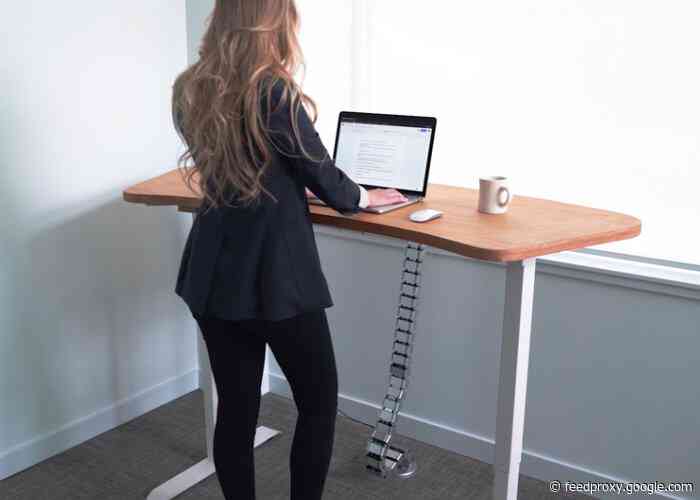 Ergonomyx sit or standing desk hits Kickstarter