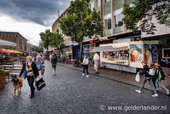 Nijmeegse ondernemers boos vanwege frietkraam recht voor het terras: ‘Wie bedenkt dit?’