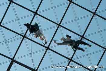 Halbjährliche Anpassung: Mindestlohn steigt in vier Schritten auf 10,45 Euro