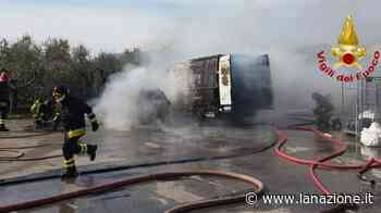 Pieve a Nievole, furgone distrutto da un incendio - LA NAZIONE