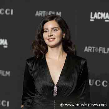 Lana Del Rey relies on management for 'emotional support'