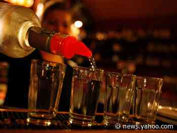 Having a few alcoholic drinks a week may be better for your brain than avoiding alcohol altogether, a study found