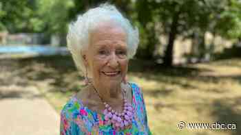 This 97-year-old woman is singing for her neighbours on Canada Day